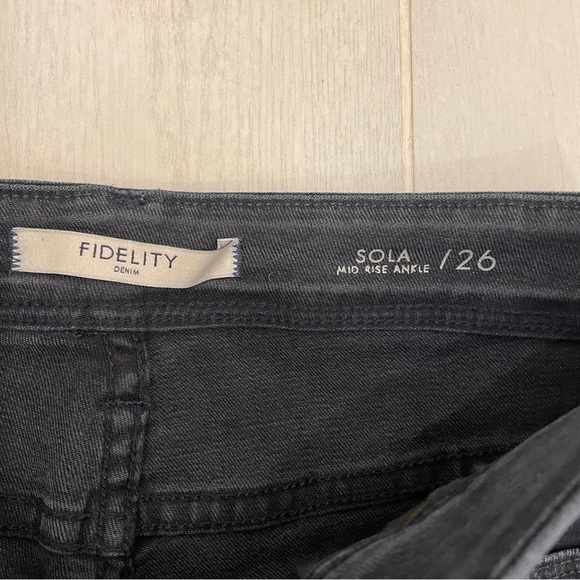 FIDELITY Sola Mid Rise Ankle Jean - Picture 6 of 8